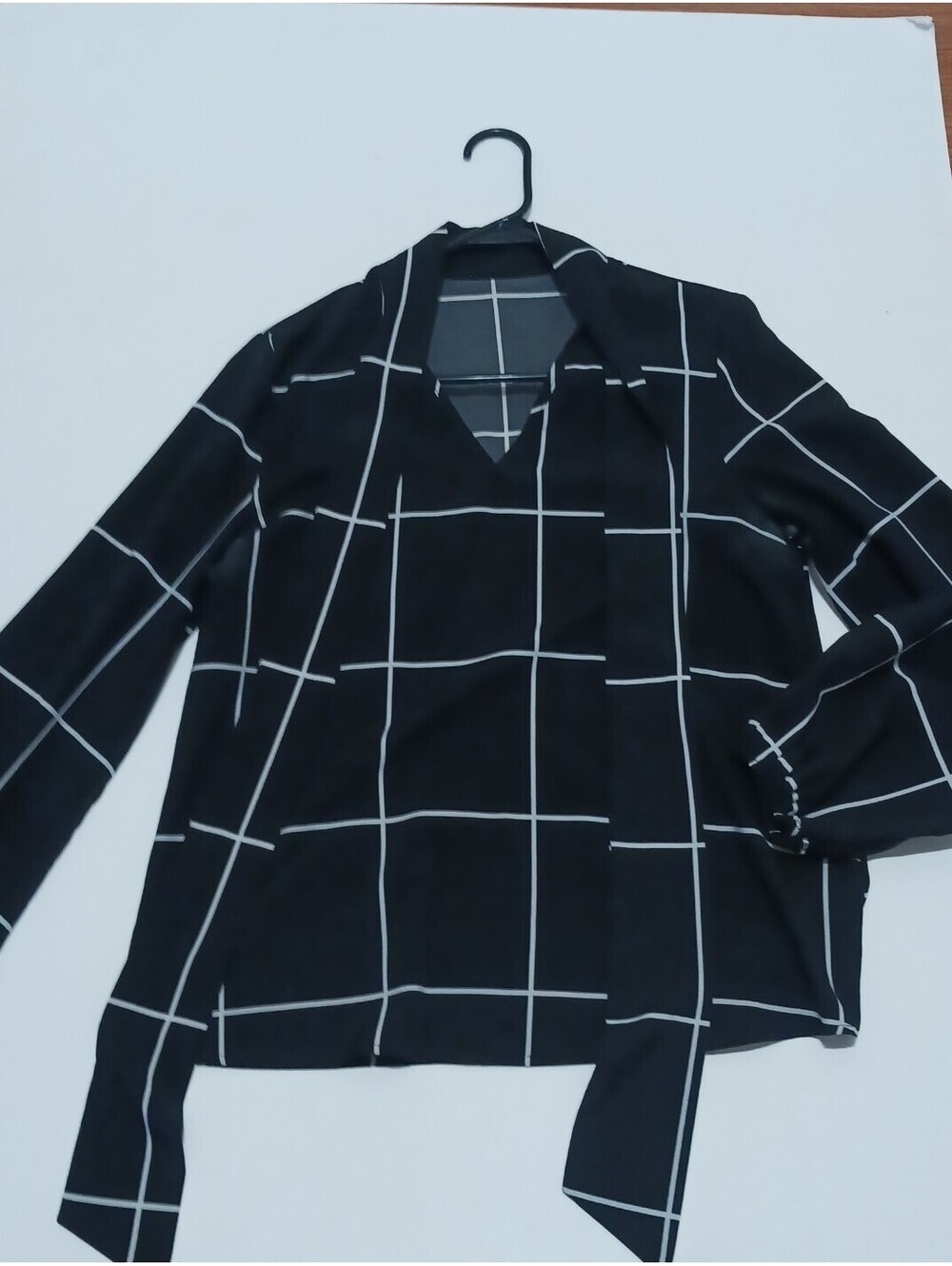 Women's Black. Plaid Long Sleeve Knit Top with  Neck Tie Small